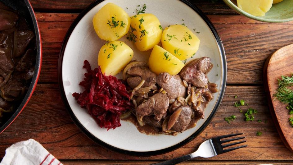 Kuracia pečeň s cibuľou vo vlastnej omáčke