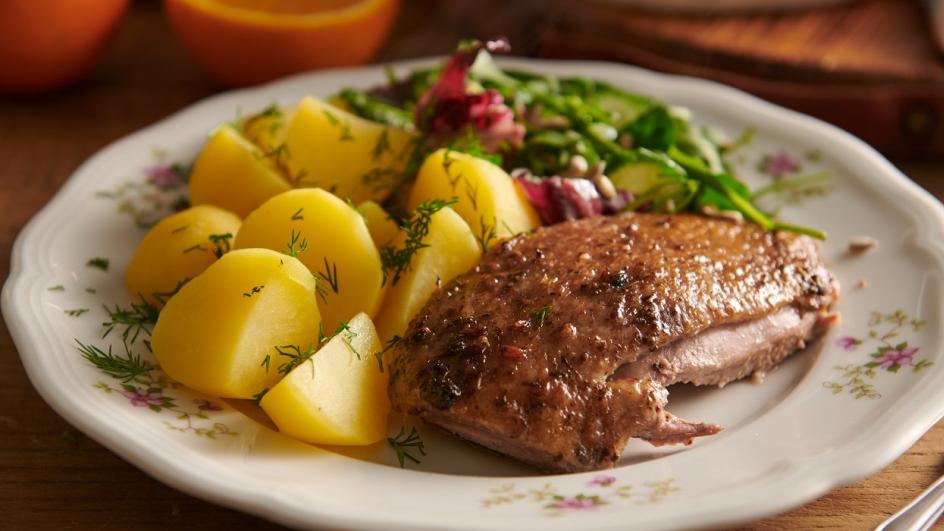 Kačica plnená jablkom a pomarančom