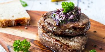Hovädzí steak obchodníka s vínom