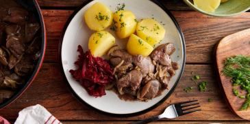 Kuracia pečeň s cibuľou vo vlastnej omáčke