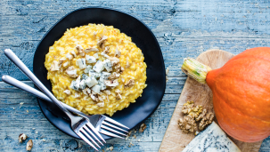 Tekvicové risotto s modrým syrom a orechami